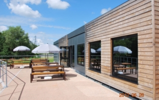 terrasse de cantine d'entreprise en construction modulaire