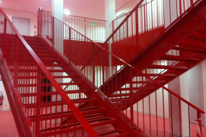 Escaliers d'accès salles de cours, amphi