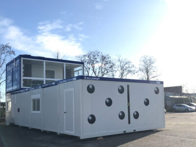 module avec façade vitrée